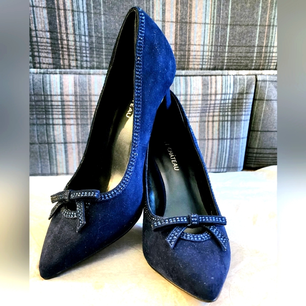 Gorgeous Blue suede sequent pumps